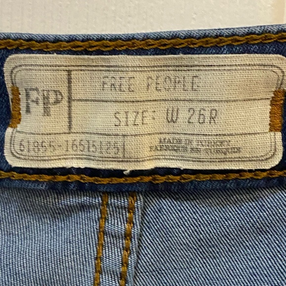 Free People Float on flare denim jeans Sz 26 R dark wash Retro 70s frayed hem - Picture 7 of 16